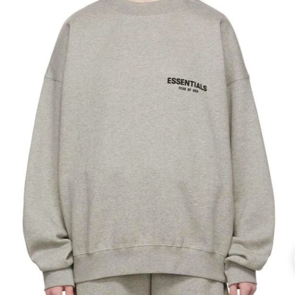 Grey Essentials Crewneck🩶 - Picture 2 of 2